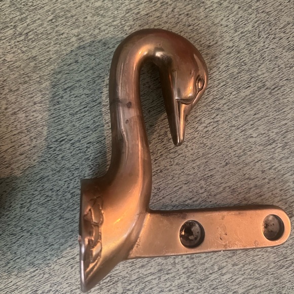 Gorgeous vintage brass swan head rack ends - Picture 3 of 8